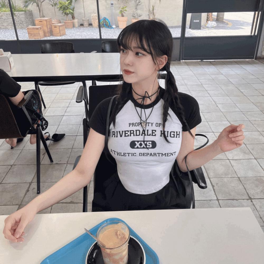 Nagrang Crop Short Sleeve T-Shirt Round Round Hem Uncut Slit Printing Glam Fit Color Scheme Gulim Kuankkuluk Pink Sora Black