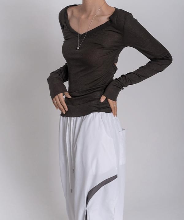 silhouette back cut V-Neck tee