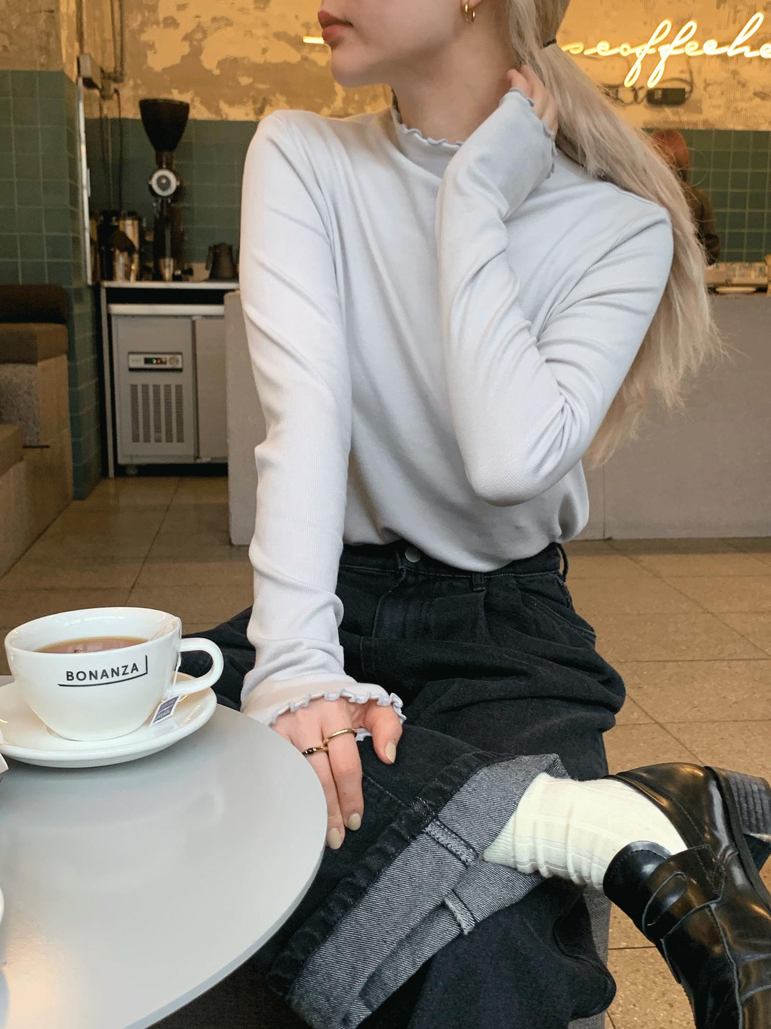 frill pola tee