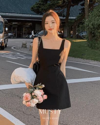 머스티 스퀘어넥 뷔스티에 나시 무지 레이어드 라인 스트랩 끈 개더 플레어 원피스