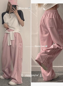 All employees' favorite fit material, Sakura track two-line sporty look wide training pants 2 colors