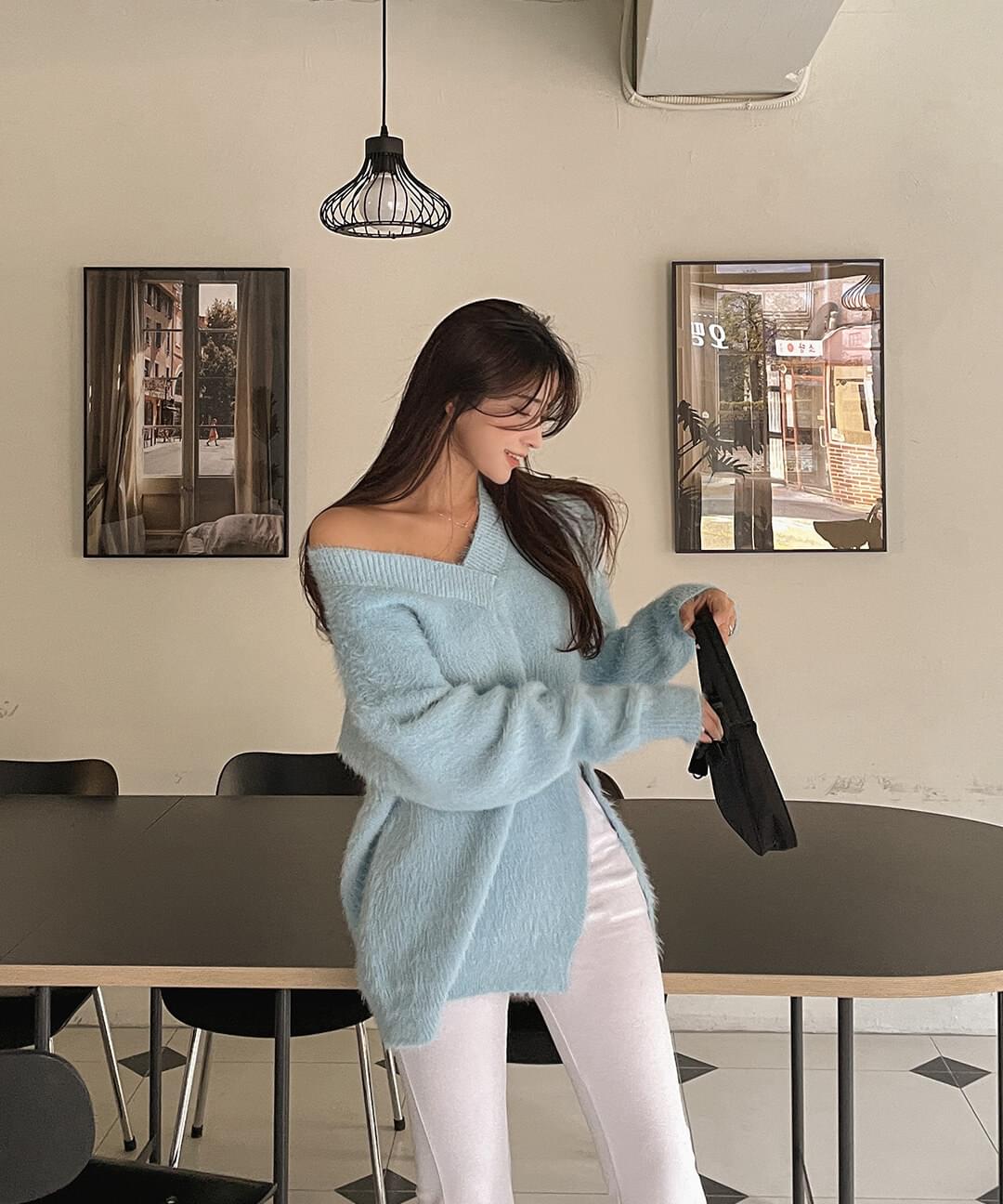 Henzing Loose-fit wool V-Neck slit fur knitwear new arrival/daily look/daily/winter/fur knit/team knit/lady knit/overfit knit/wool knit/natural