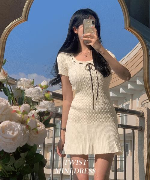 Blind color ribbon twist mini Dress