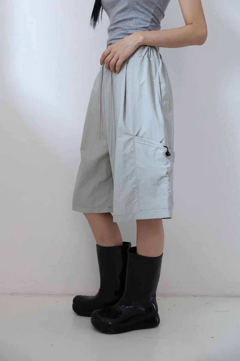 Nylon string cargo shorts