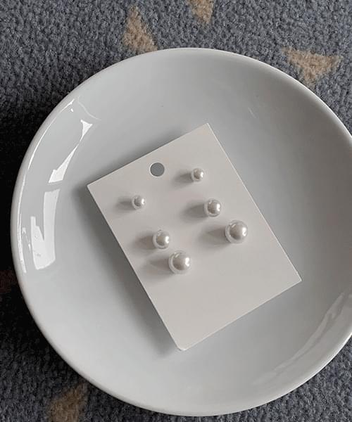 Classic pearl earring