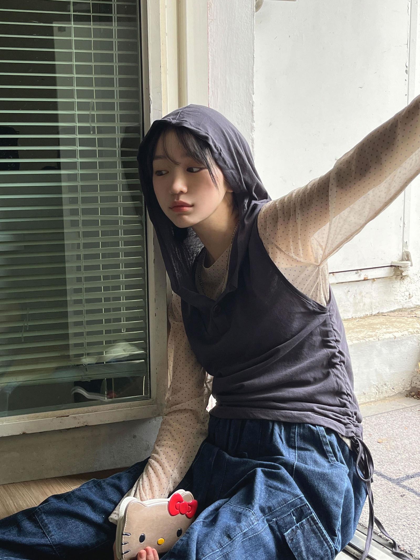 One Button Shirring Sleeveless Hoodie