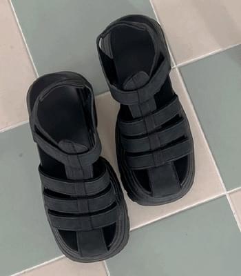 質感皮革鏤空繫帶涼鞋