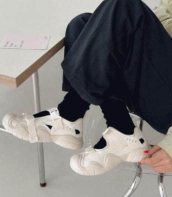 (2color) 티쿠슈즈 (깔끔하고 트렌디하게 즐기기 좋은 어글리 샌들)