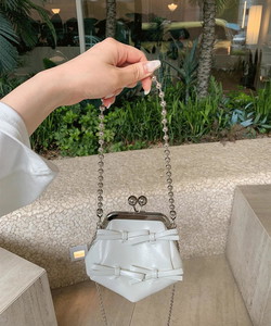 奇特高街風格 柔軟皮革蝴蝶結鏈帶水桶包 迷你皮革斜背包 日常搭配約會造型 3色選擇