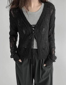 Punching diamond V V-Neck strap cardigan