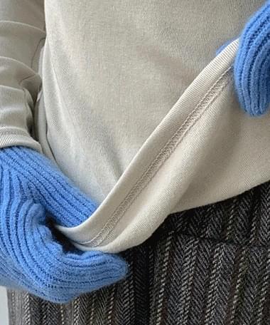 Pedio U-neck Fleece-lined layered long sleeve t-shirt