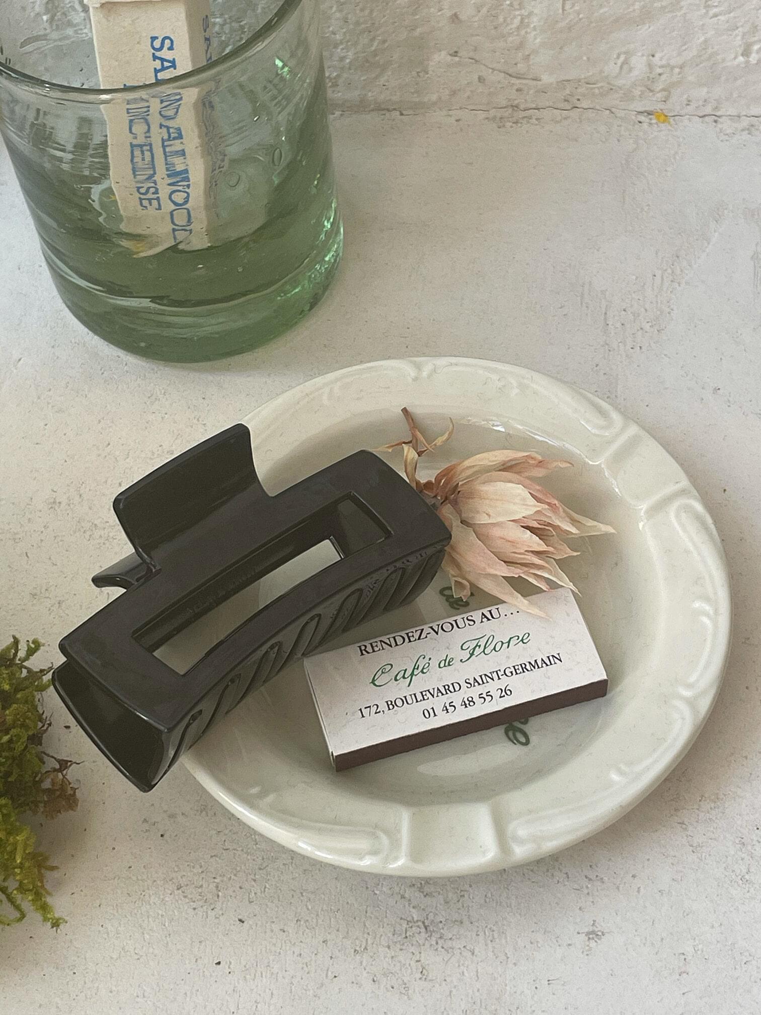 must black hair pin