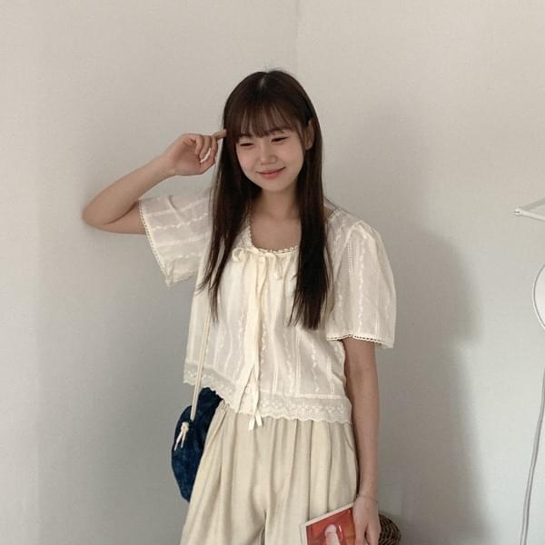 Shuvea flower embroidery blouse