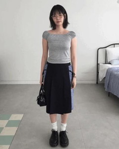 Double layer check skirt