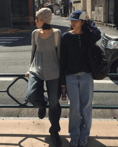 ヘンリーネックシルキーロングスリーブ