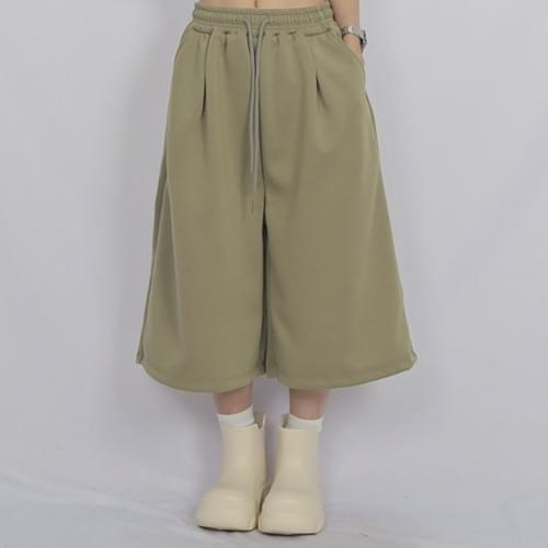 Pin-Tuck Wide Bermuda Pants PA014 (Ships Today)