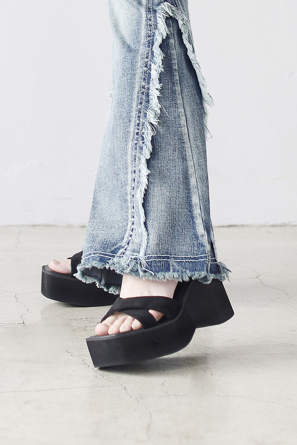 【NONCODE】Nerine Suede Platform Sole Sandals NONCODE - Nerine Suede Block Heel Sandals - Codibook.