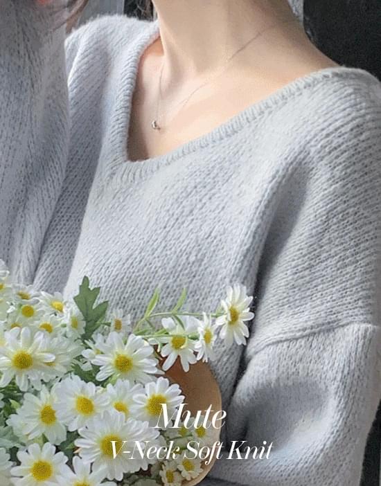 Mute loose fit soft knitwear