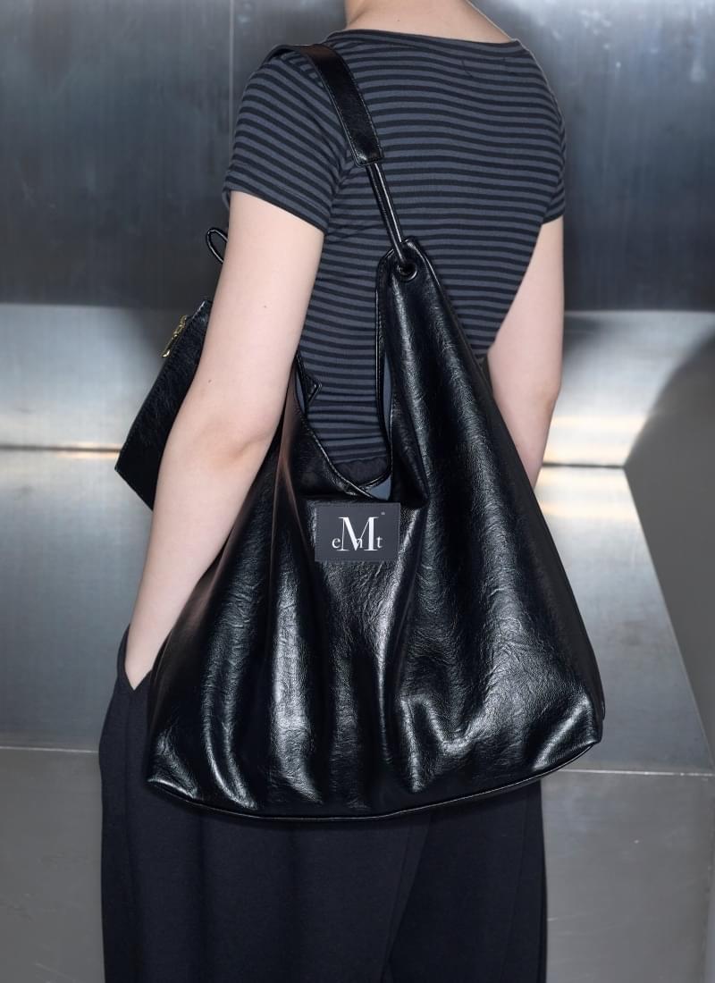 【MUCENT】KAEZ DOUBLE LINE EYELET LEATHER SHOULDER BAG MUCENT) KAEZ DOUBLE LINE EYELET LEATHER SHOULDER BAG -