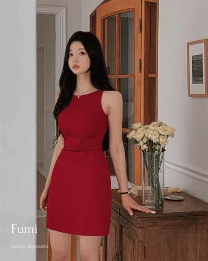 halterneck-dress