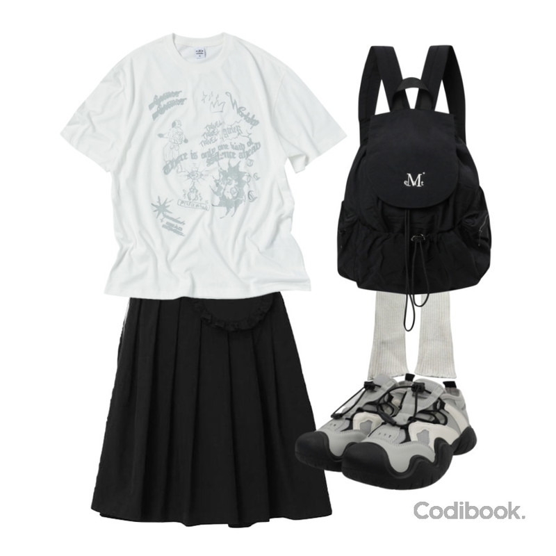 DAILYJOU 핀터드 메쉬 스트링 스니커즈,byclothes (블랙) 달링 골지 레그워머,MUCENT TEENS BACK PACK UNISEX (4COLOR) 틴즈 스트링 백팩 남녀공용 (4컬러)등을 매치한 코디