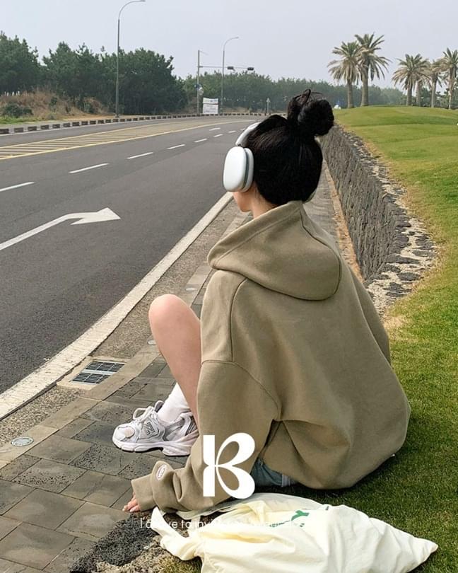 Berry Good Loose Fit Embroidered Hoodie 长袖上衣