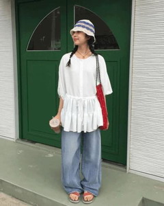 Half sleeve frill blouse