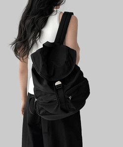 莫亞特多口袋尼龍後背包