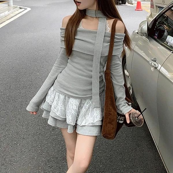 Rucol Off Shoulder Scarf T-Shirt