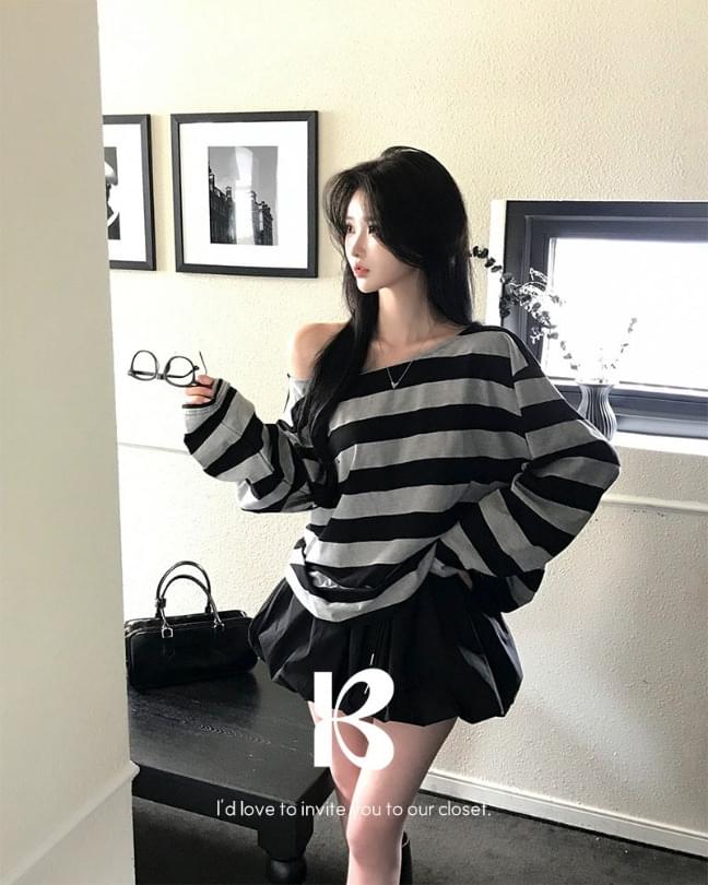 Coming Dangara Off-shoulder T-shirt