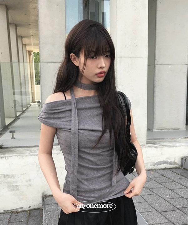 褶皺露肩短袖上衣