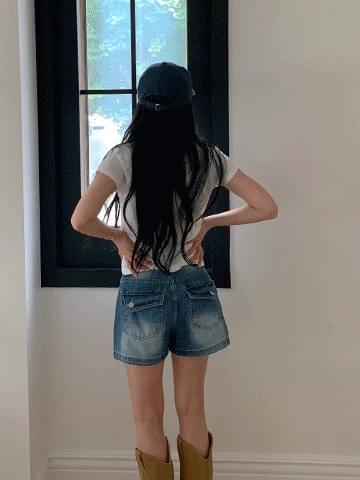 Pocket Girl Denim Shorts 短裤