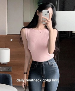 Berry Boatneck Sleeveless Knitwear