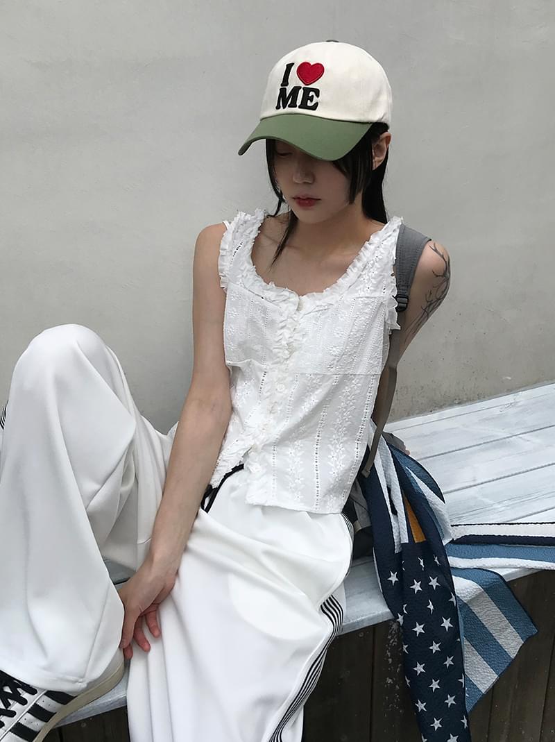 PUNCHING LACE SLEEVELESS BL