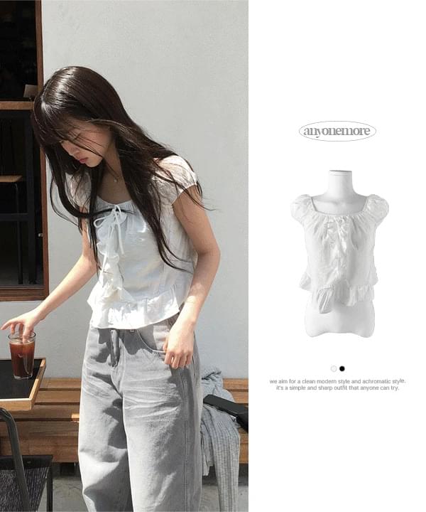 Hold eyelet frill blouse