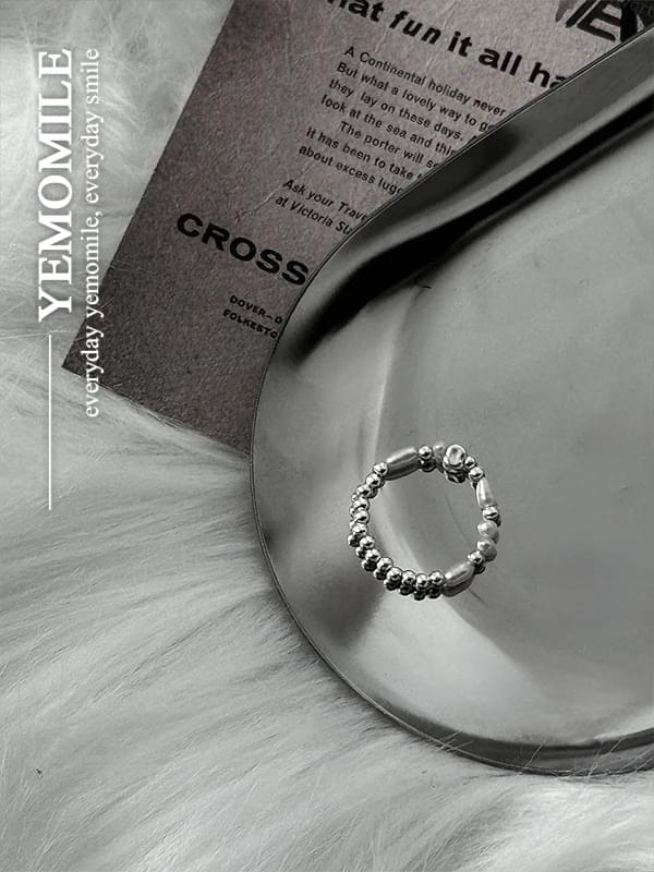 Selene Silver Ball Natural Freshwater Pearl Ring