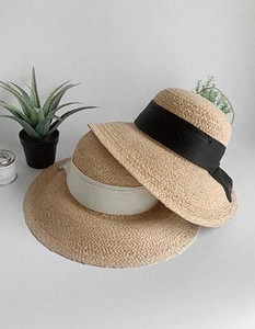 Big twisted ribbon raffia hat
