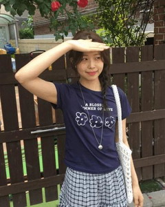 花卉圓領短袖T恤