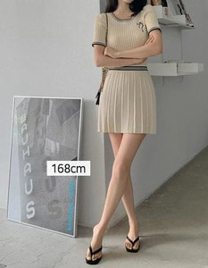 Ribbon Color 2 Round Short Sleeve Knitwear & Pleated Skirt Set